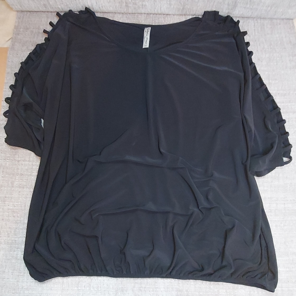 PerSeption Woman Cutout Doleman Sleve Top Size 1X